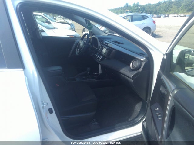 Toyota RAV4 LE 2018 JTMBFREV7JJ746294 Image 11