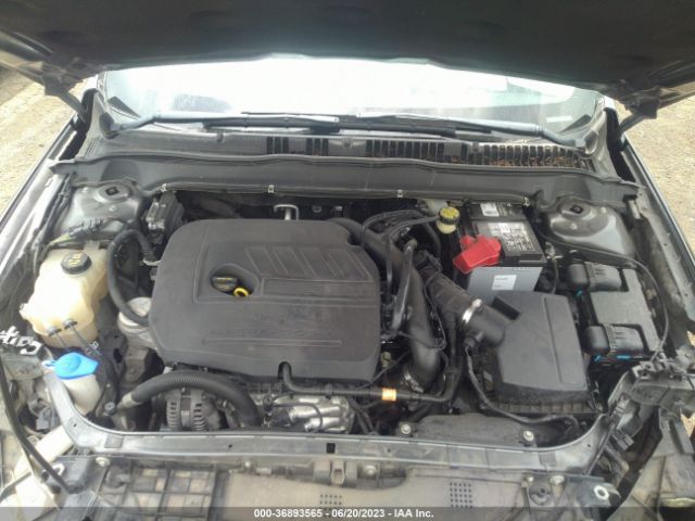 1FA6P0HDXF5121584 Ford FUSION SE