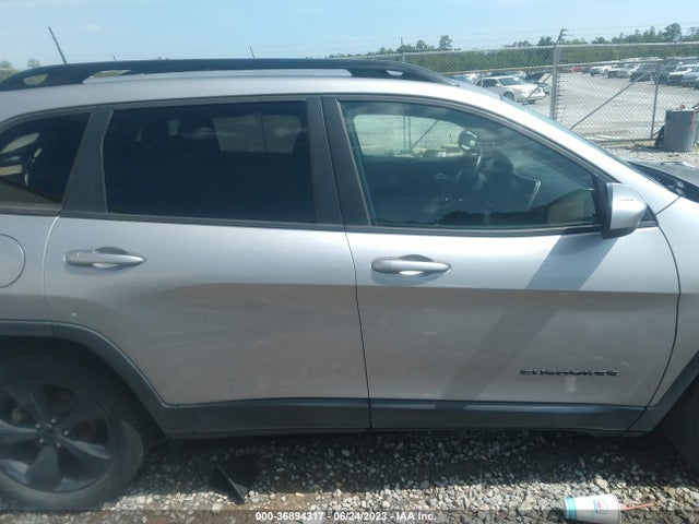 1C4PJLCB1JD537741 Jeep Cherokee Latitude