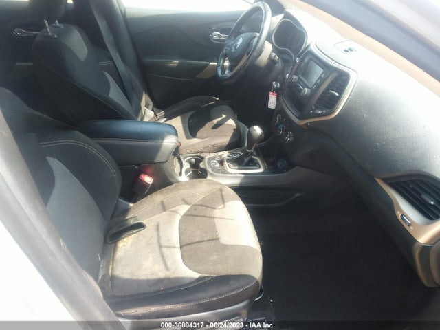 1C4PJLCB1JD537741 Jeep Cherokee Latitude