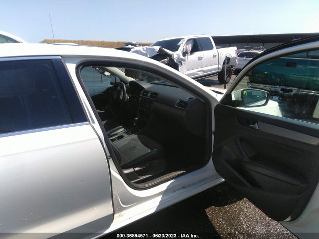 1VWBT7A39EC051839 Volkswagen Passat Se W/sunroof & Nav