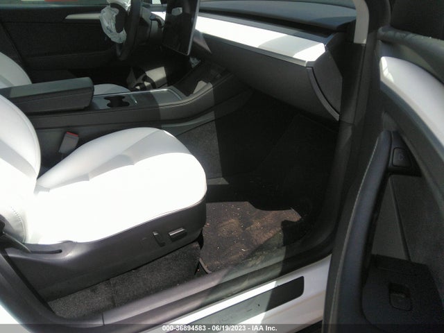 Tesla Model Y Long Range 2022 7SAYGDEE4NF550405 Image 12