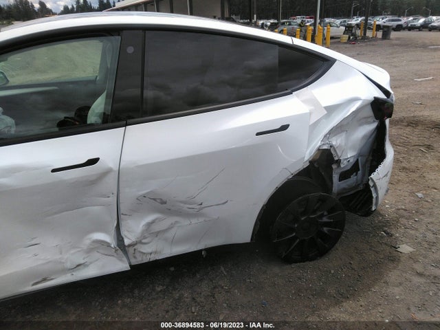 Tesla Model Y Long Range 2022 7SAYGDEE4NF550405 Image 13