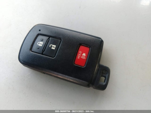 Toyota Prius V Two/five/three/four 2017 JTDZN3EU6HJ061123 Image 3