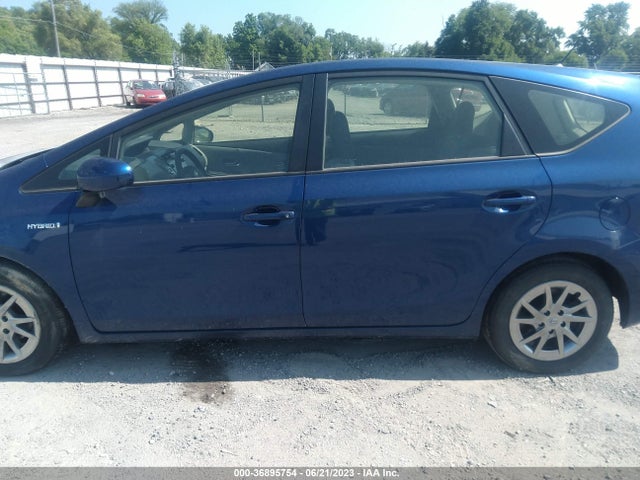 Toyota Prius V Two/five/three/four 2017 JTDZN3EU6HJ061123 Image 6