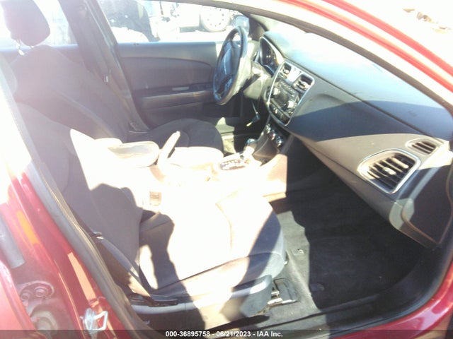 1C3CCBAB0EN176075 Chrysler 200 LX