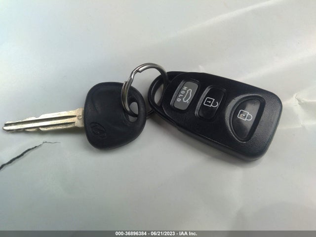 2009 HYUNDAI ELANTRA GLS PZEV VIN: KMHDU46D29U750671