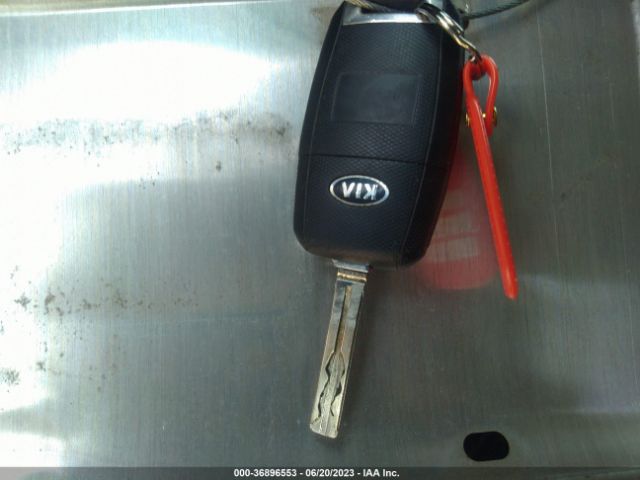 KNDJN2A29E7013068 KIA Soul Base