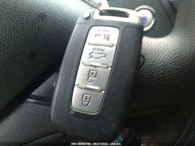 2011 HYUNDAI SONATA SE VIN: 5NPEC4AC2BH068870