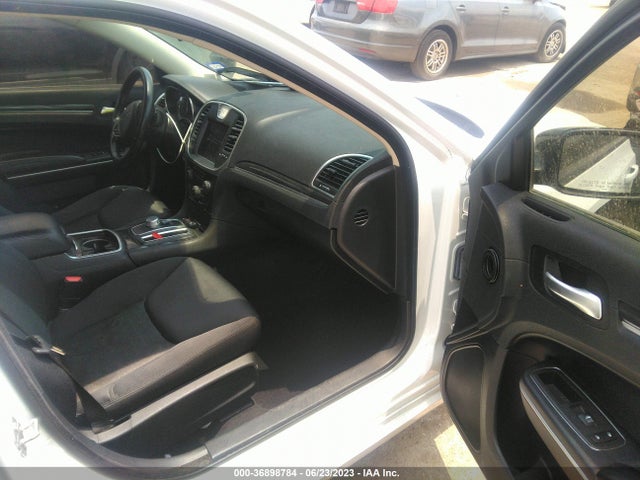 2C3CCAAG3KH746211 Chrysler 300 Touring