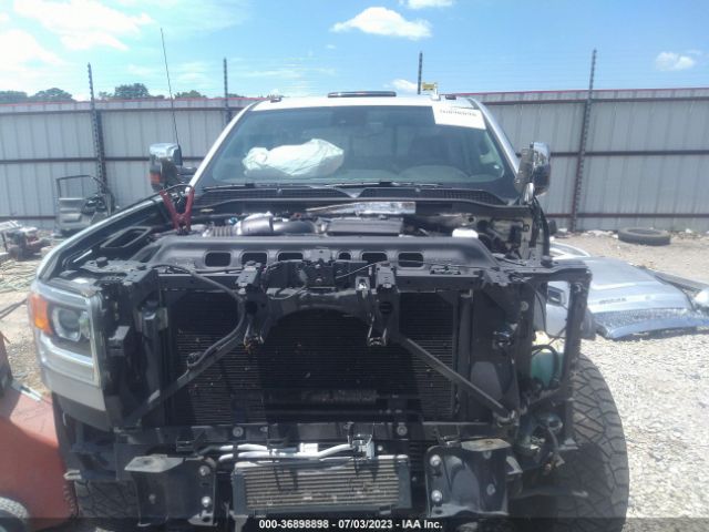 1GT12UEY7JF106142 GMC Sierra 2500hd Denali