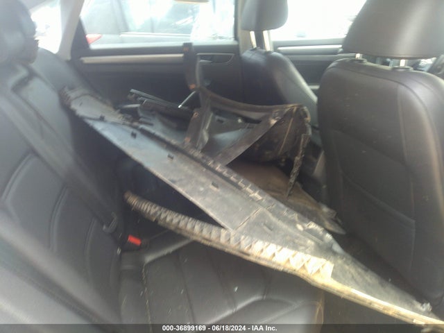 1VWDT7A34HC071400 Volkswagen Passat 1.8t R-line