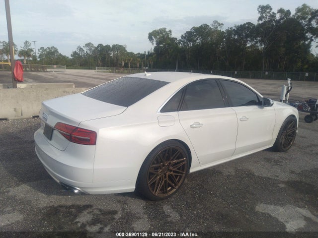 2015 Audi S8, VIN: WAUK2AFD5FN008235