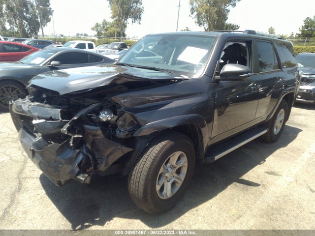Toyota 4RUNNER SR5 2020 JTEBU5JR8L5836584 Image 2