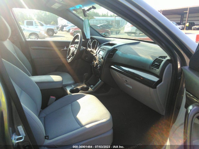 2012 KIA SORENTO LX VIN: 5XYKTDA2XCG226567