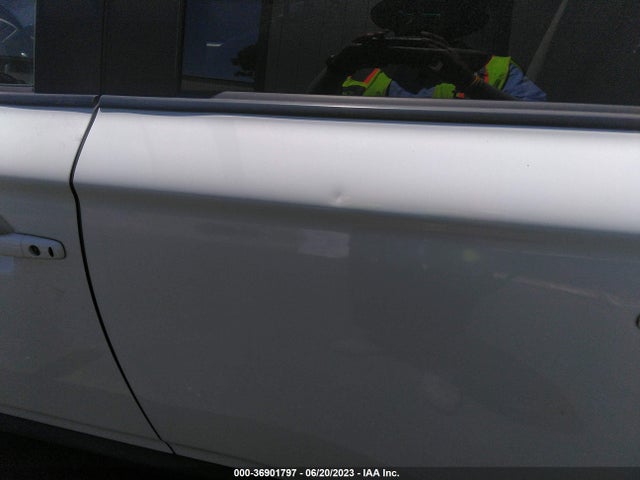 JA4AD3A34EZ017125 Mitsubishi Outlander Se