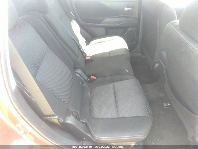 JA4AD2A32HZ065379 Mitsubishi Outlander Es