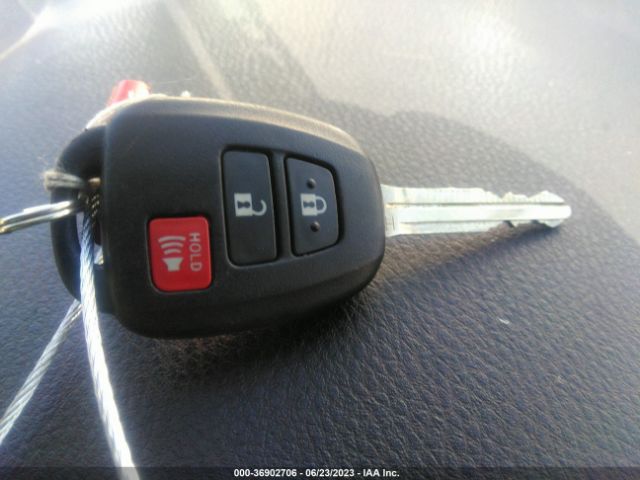JTMZFREV9JJ174532 Toyota RAV4 LE