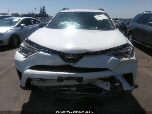 JTMZFREV9JJ174532 Toyota RAV4 LE
