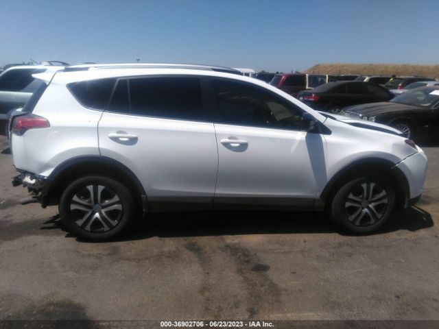 JTMZFREV9JJ174532 Toyota RAV4 LE