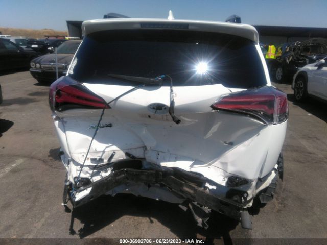JTMZFREV9JJ174532 Toyota RAV4 LE