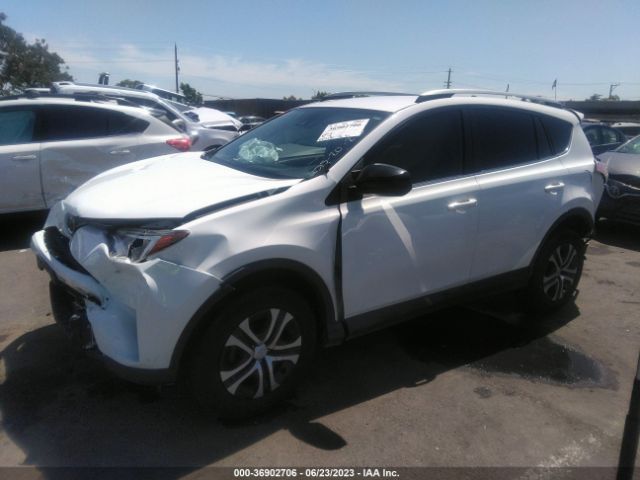 JTMZFREV9JJ174532 Toyota RAV4 LE