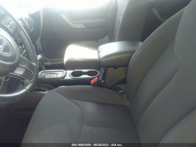 1C4BJWDG6HL715441 Jeep Wrangler Unlimited Sport