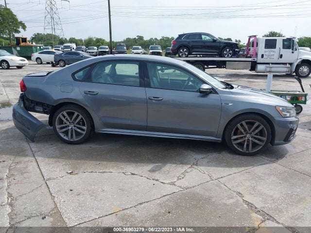 1VWAA7A3XJC000538 Volkswagen Passat 2.0t S/r-line