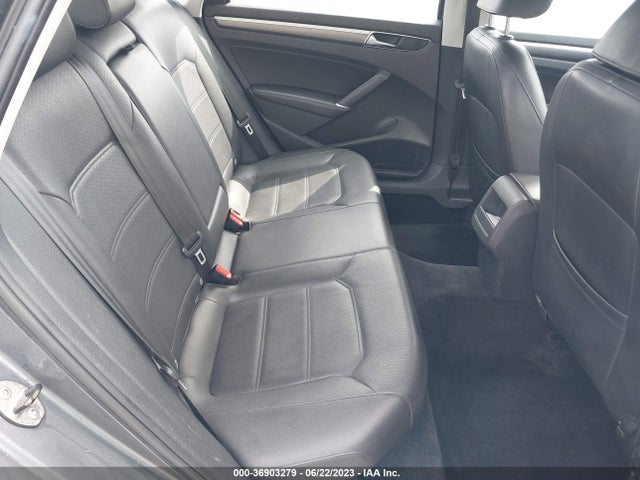 1VWAA7A3XJC000538 Volkswagen Passat 2.0t S/r-line