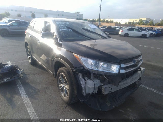 Toyota Highlander Le 2018 5TDZZRFH9JS262418 Image 1