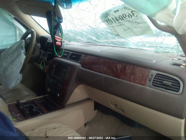 2011 CHEVROLET SUBURBAN 1GNSKKE37BR395494 Photo 4