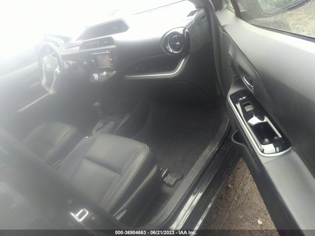 Toyota Prius C One/two/three/four 2016 JTDKDTB31G1119914 Image 11