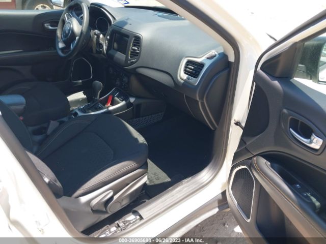3C4NJCAB7JT202858 Jeep Compass Sport