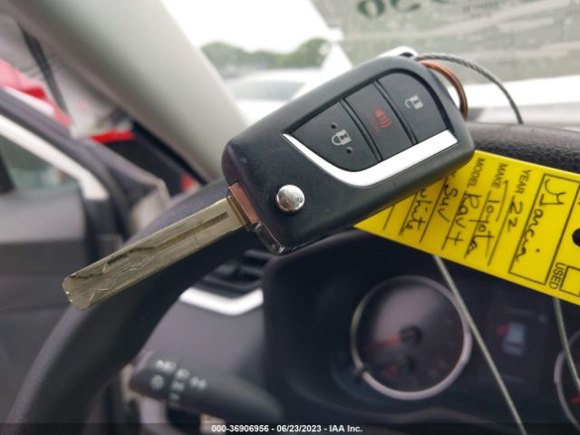 Toyota RAV4 LE 2022 2T3H1RFV8NC192442 Image 3