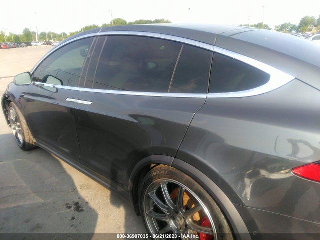 2021 Tesla Model X, VIN: 5YJXCBE45MF323223