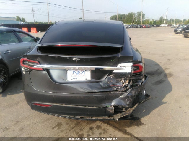2021 Tesla Model X, VIN: 5YJXCBE45MF323223