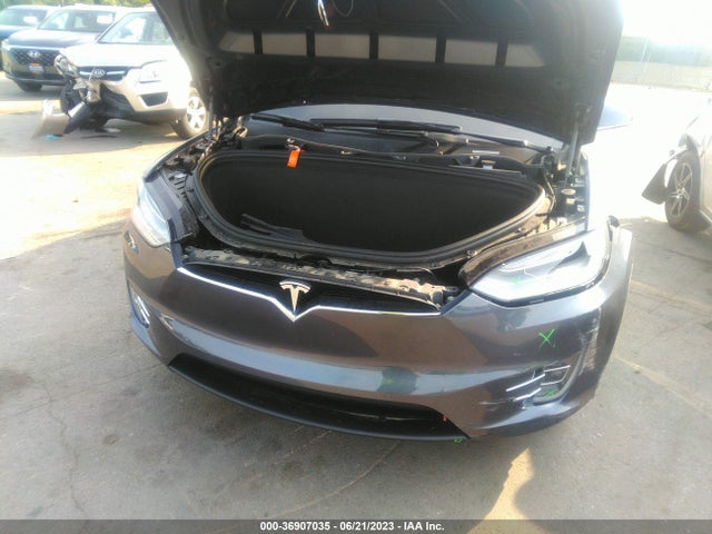 2021 Tesla Model X, VIN: 5YJXCBE45MF323223