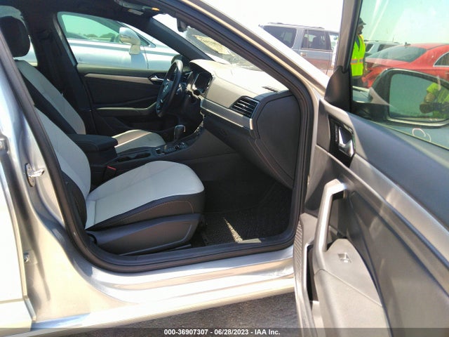 3VWC57BU1MM015498 Volkswagen Jetta S/se/r-line
