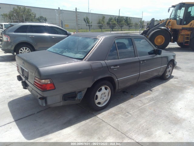 1995 MERCEDES-BENZ E 320 BASE/320 SPECIAL VIN: WDBEA32E3SC247767