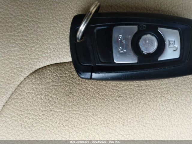 WBA3C3C55EPV90673 BMW 3 Series 320i Xdrive