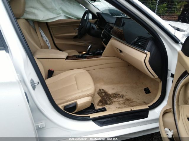WBA3C3C55EPV90673 BMW 3 Series 320i Xdrive