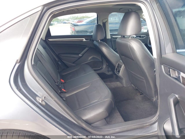 1VWBT7A32HC012305 Volkswagen Passat 1.8t Se