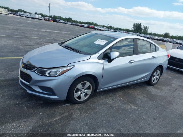 Chevrolet Cruze Ls Auto 2018 1G1BC5SM4J7115277 Image 2