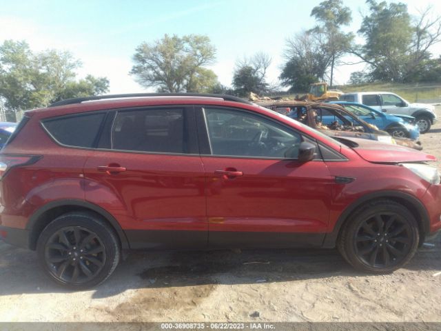 1FMCU0GD5HUC75759 Ford ESCAPE SE