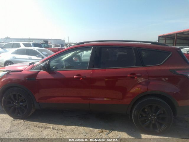 1FMCU0GD5HUC75759 Ford ESCAPE SE