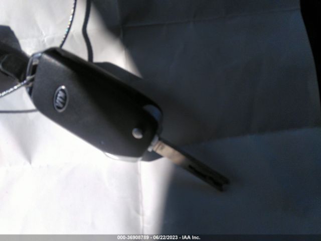 KNDJ23AU2L7040352 KIA SOUL LX