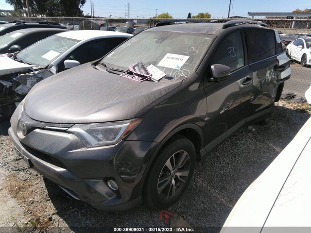 Toyota Rav4 Xle 2018 JTMWFREV6JJ207666 Image 2