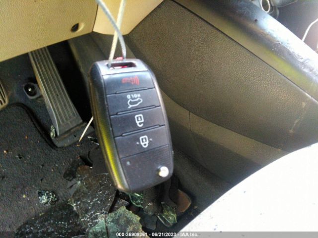 5XYPGDA56HG316469 KIA Sorento Lx V6
