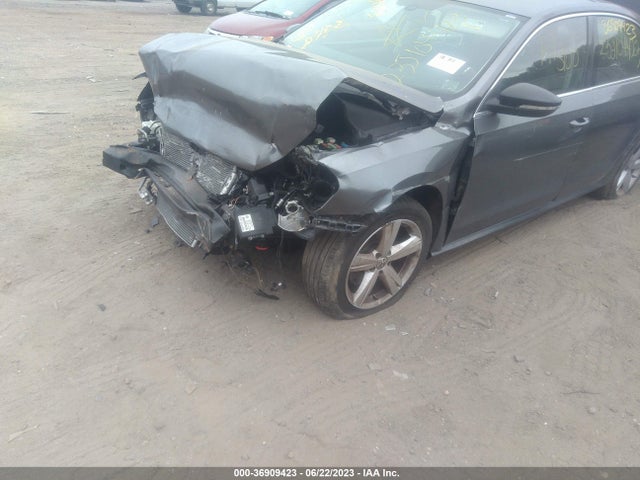 2012 VOLKSWAGEN PASSAT SE W/SUNROOF & NAV PZEV VIN: 1VWBP7A32CC106147