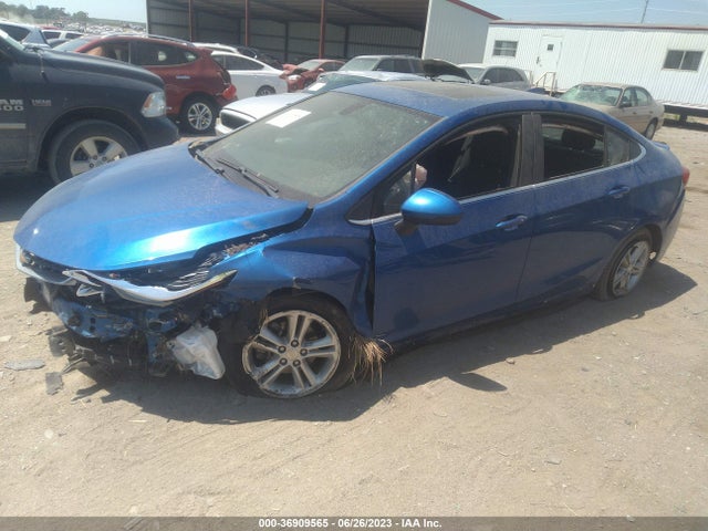Chevrolet CRUZE LT 2018 1G1BE5SM3J7150421 Image 2